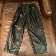SUPERTHANKS ブラック合成皮革ワイドパンツ