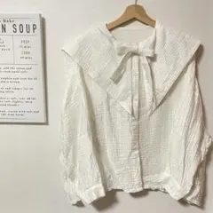 ホワイト 大きな襟付きシャツ