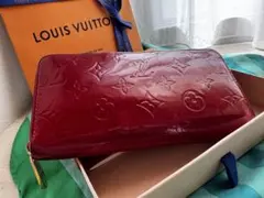 ルイヴィトン モノグラム ヴェルニ ジッピーウォレット 赤