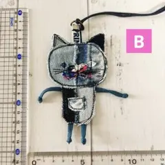 ハンドメイド　チャームdenimねこB（アフリカ布）