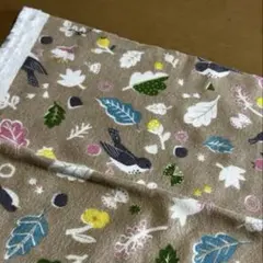 生地　はぎれ　ネル起毛プリント　ベージュ　小鳥と葉っぱ
