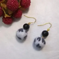 ハンドメイドピアス　3191　　　　　アニマル柄ファーボール