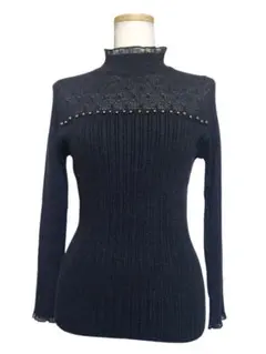 黒ハイネックリブ編みニット　ビーズ装飾　襟袖フリル