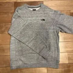 THE NORTH FACE グレー クルーネック トレーナー