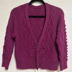 グレースコンチネンタル　ケーブル編みパープルカーディガン