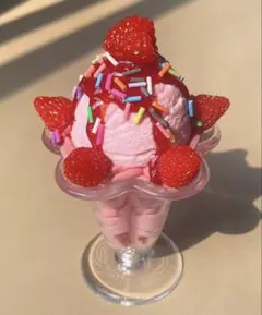 フェイクスイーツ パフェ アイスクリーム いちごのサムネイル