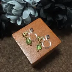 【再販1】【14kgf】【太陽の象徴・ストレスの軽減】ペリドットノンホールピアス