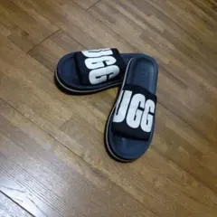 UGG サンダルのサムネイル