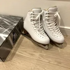 JACKSON ジャクソン　フィギュアスケート13J ホワイト　18 スケート