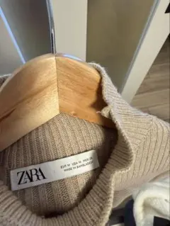 ZARA ベージュ リブ編み タートルネック セーター