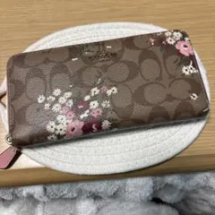 COACH シグネチャー ローズプリント 長財布 - メルカリ
