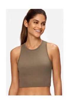 StrongerのベージュのTop