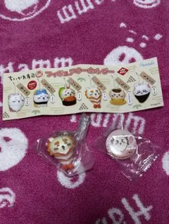 ちいかわ寿司フィギュアキーホルダー　シーサー　くら寿司　缶バッジ