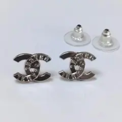 ヴィンテージボタン　シャネル　シルバーピアス