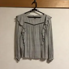 フリル付きグレー系チェック長袖ブラウス オンワード 組曲