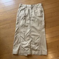 シンプルが素敵なベージュ ロングスカートのサムネイル