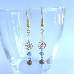 メタルパーツとクリスタルビーズのピアス