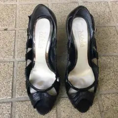 MEDAのパンプス