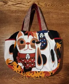チカコ様専用　猫と紅葉デザインのトートバッグ