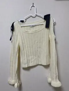 GRL 白ニット　肩リボン　肩開き　ホワイト　オフショルダーリブ編みセーター