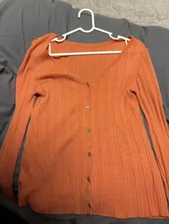 オレンジ リブ編み Vネックカーディガン　LOUNIE