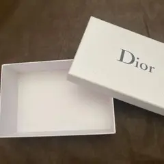 Dior ホワイトボックス 横21.5cm縦14cm高さ7cm