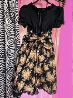 ゴスロリ・ロリータドレス 黒と花柄