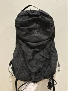未使用 ARC'TERYX バックパック ブラック・チェック柄 15L ARC'TERYX 15Lアークテリクス チェック柄リュック バッグパック