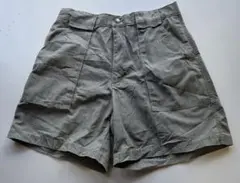 カーキ ショートパンツ 大きなポケット