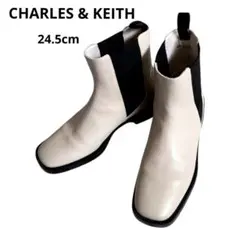 【美品】CHARLES & KEITH サイドゴアブーツ 24.5cm 白