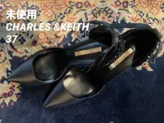 【美品！試着のみ】CHARLES & KEITH ビジュー付きパンプス ブラックのサムネイル
