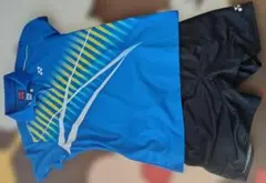 YONEX ポロシャツとショートパンツ