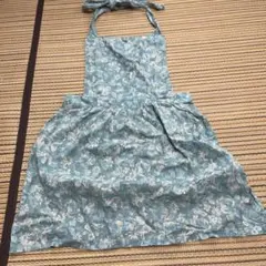青色花柄ノースリーブエプロン