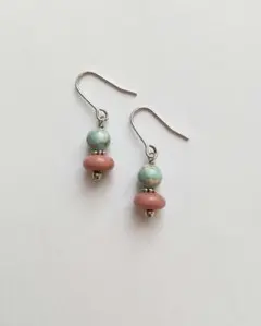 空色ターコイズとピーモンタイトのピアス/樹脂フック/サージカルステンレス