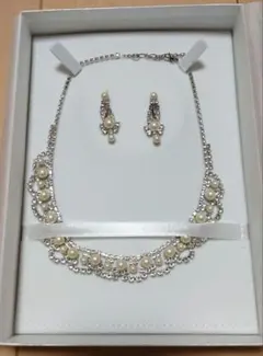 Love Tiara ブライダルアクセサリー ネックレスとイヤリングセット