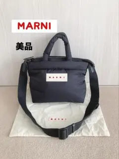 ほぼ未使用✨MARNI マルニ　PUFF　パフ　ブラック ハンドショルダーバッグのサムネイル