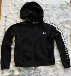 アンダーアーマー　UNDER ARMOUR ブラック ジップアップパーカー M