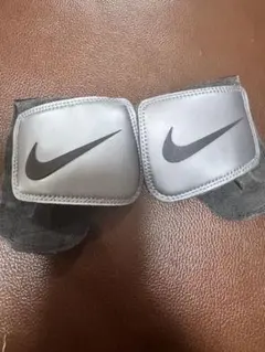 NIKE ナイキ　コルテッツ SE シュータン　靴紐通し