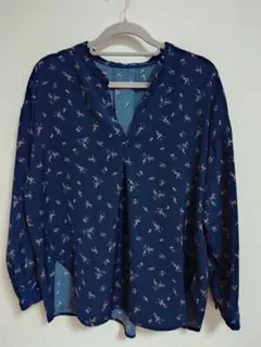 earthmusic＆ecology　ブラック 花柄 長袖 Vネック シャツ