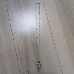 シルバーネックレス シールドモチーフ 透かし彫り - メルカリ