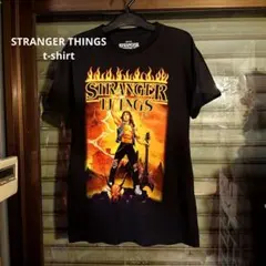 STRANGER THINGSストレンジャーシングス/エディ Tシャツ