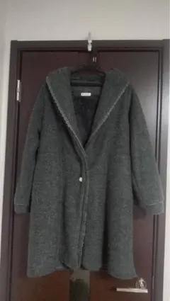 axes femme フード付きグレーコート