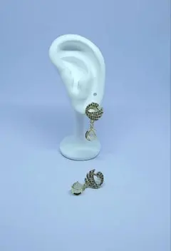 白鳥形 レディースピアス ストーン装飾✨格安✨ギフトBOX付き✨匿名発送✨