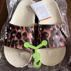 クロックス　crocs　シャワーサンダル　ゼブラ　ヒョウ柄　新品未使用のサムネイル