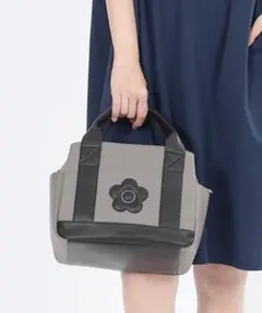 MARY QUANT スクエアシュリンクデイジー 2WAYミニトート（グレー）のサムネイル