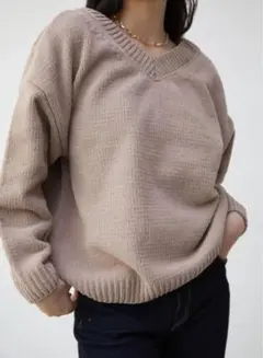 AZUL ベージュ Vネック ニットセーター 未使用