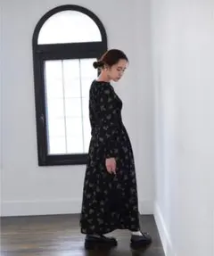 ビームス　JOIEVE　フラワー　花柄　ワンピース　ブラック　ロング　長袖　36のサムネイル