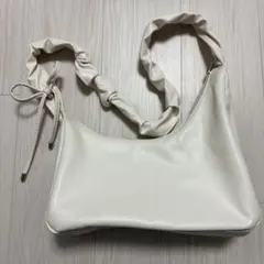 ギャザーショルダーバッグ　ホワイト