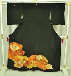 黒留袖　正絹　ブラック　鶴菱文　青海波　雲文　松　金駒刺繍　着物　レトロのサムネイル