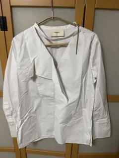 古着　変形シャツ　ホワイトラップデザイン長袖シャツ